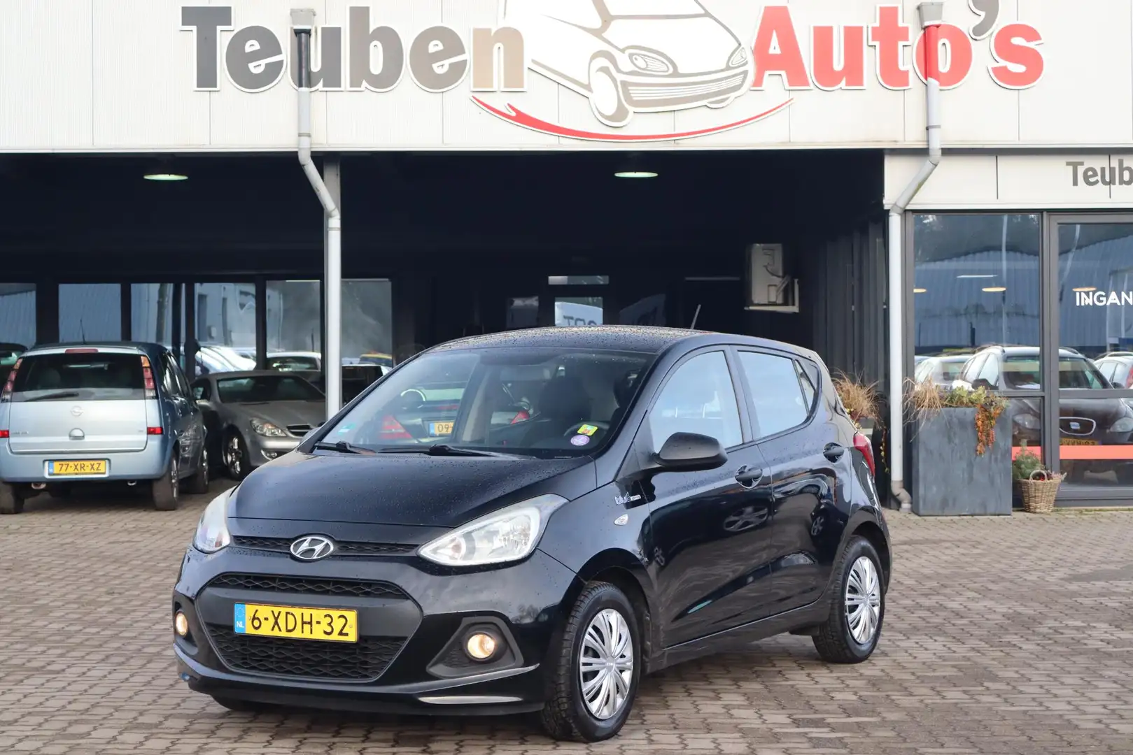 Hyundai i10 1.0i i-Motion Climate control, Radio cd speler Zwart - 1