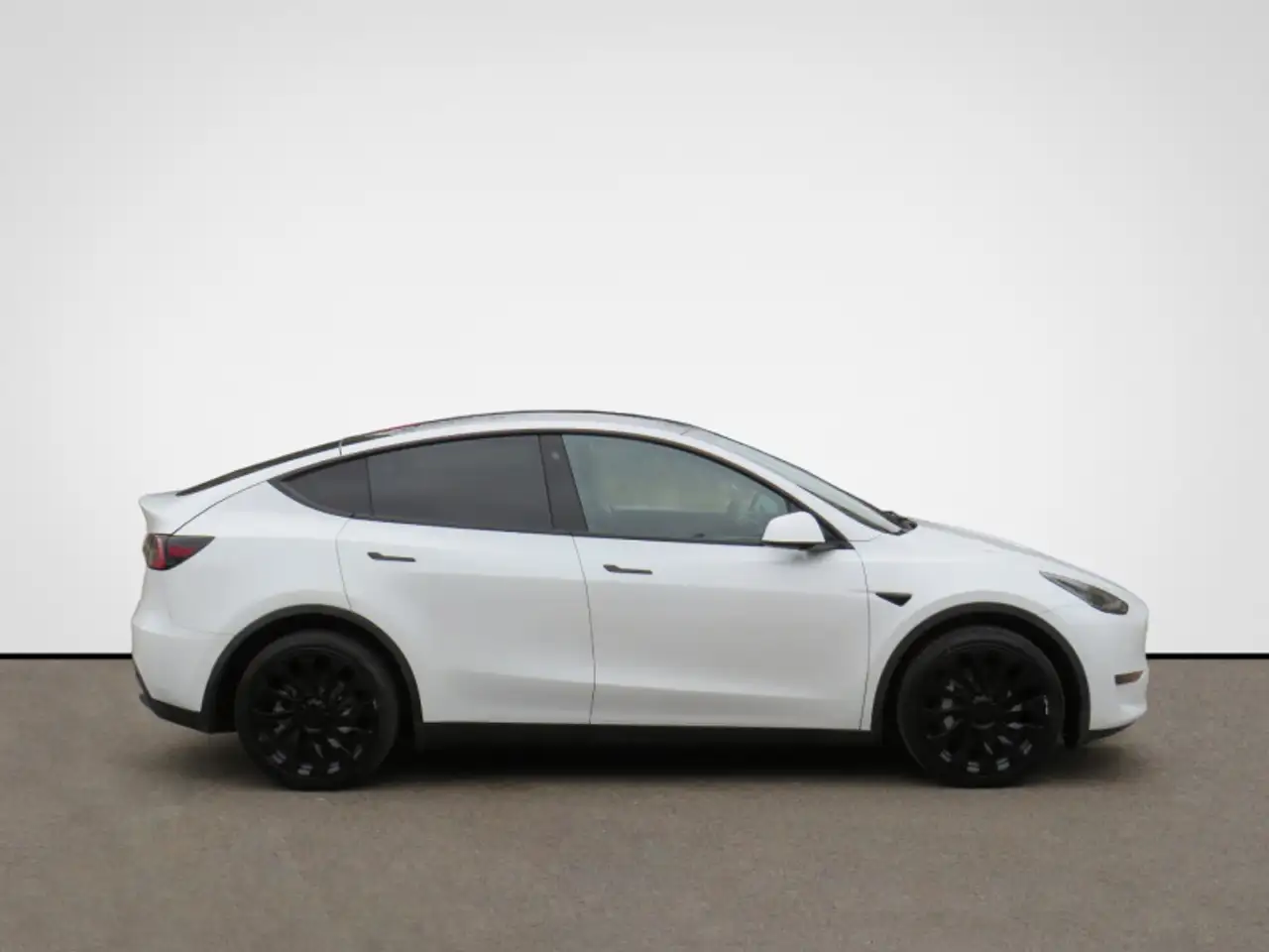 Tesla Model Y снимка Tesla Model Y