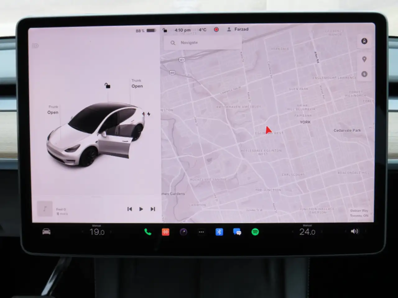 Tesla Model Y снимка Tesla Model Y