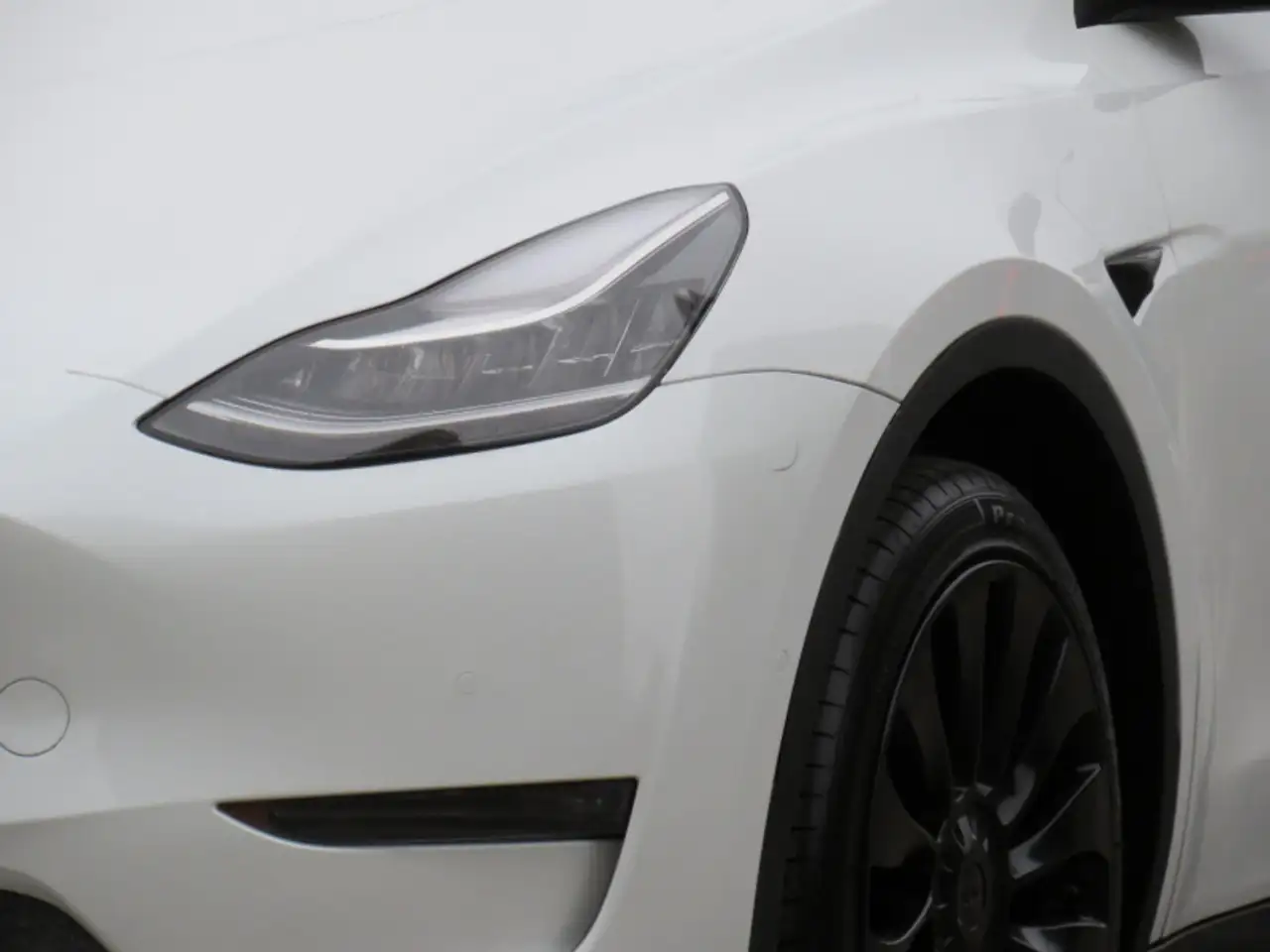 Tesla Model Y снимка Tesla Model Y