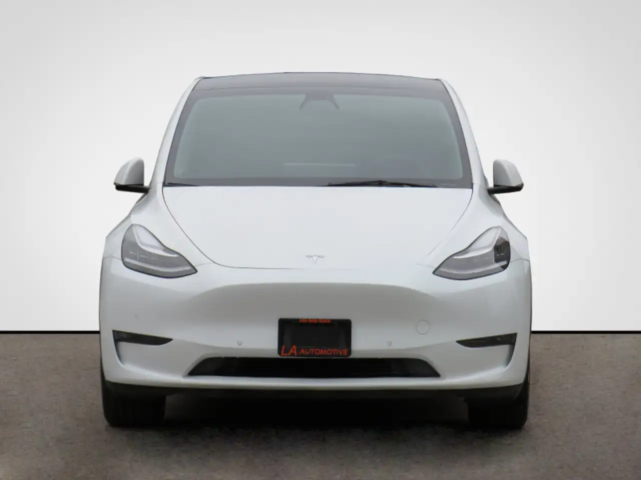 Tesla Model Y снимка Tesla Model Y