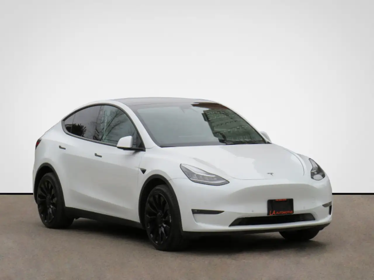 Tesla Model Y снимка Tesla Model Y