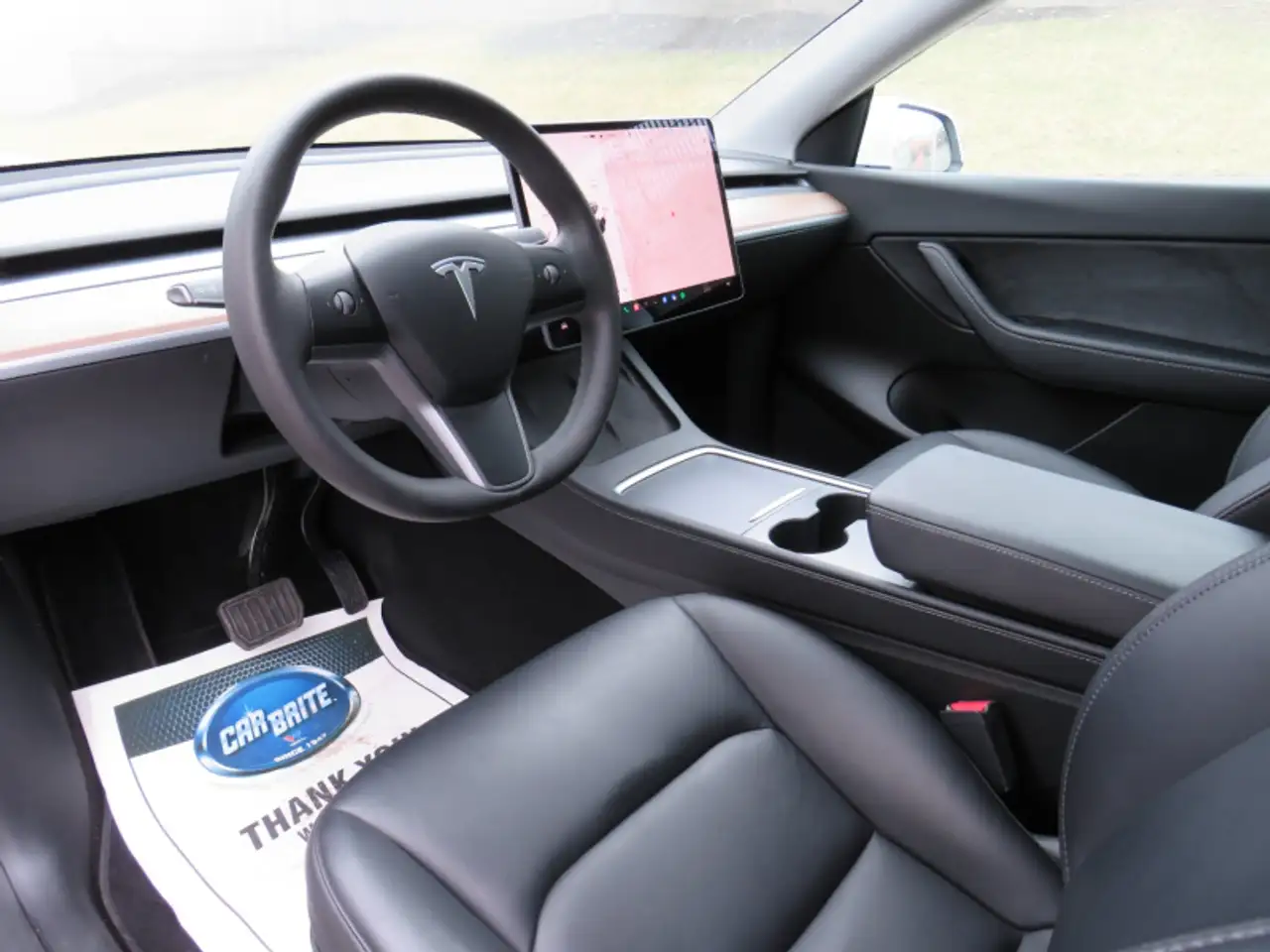 Tesla Model Y снимка Tesla Model Y