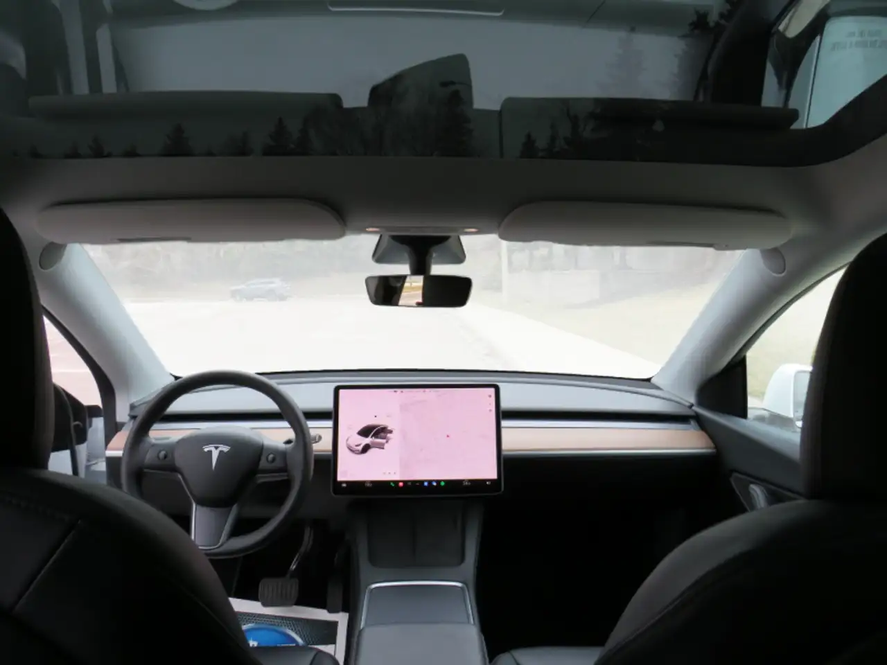 Tesla Model Y снимка Tesla Model Y