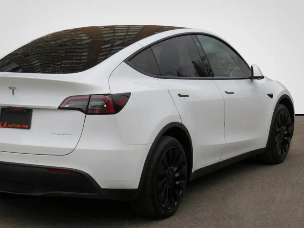 Tesla Model Y снимка Tesla Model Y