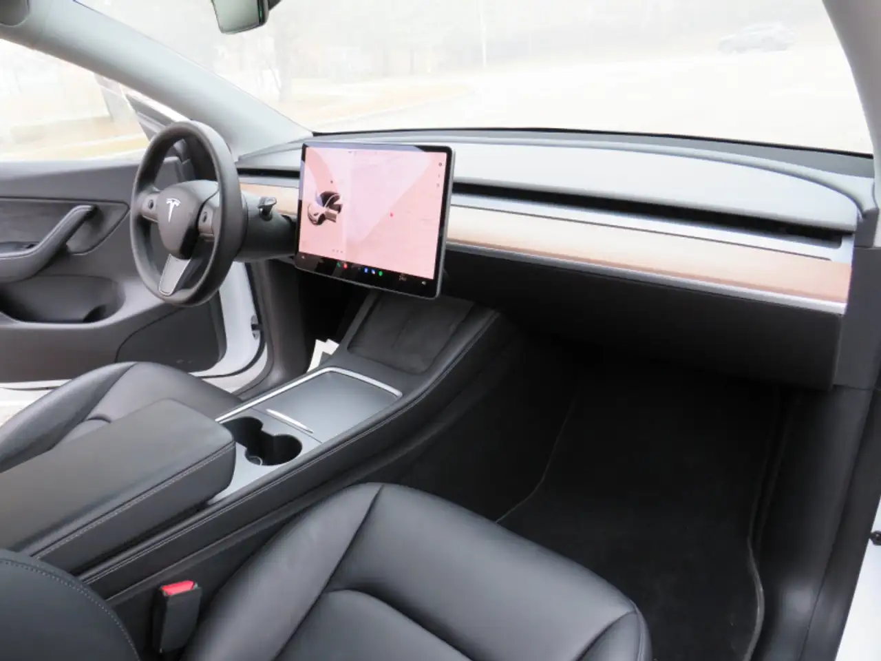 Tesla Model Y снимка Tesla Model Y