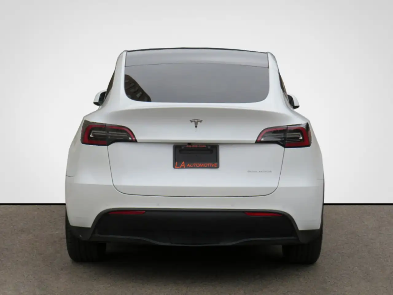 Tesla Model Y снимка Tesla Model Y