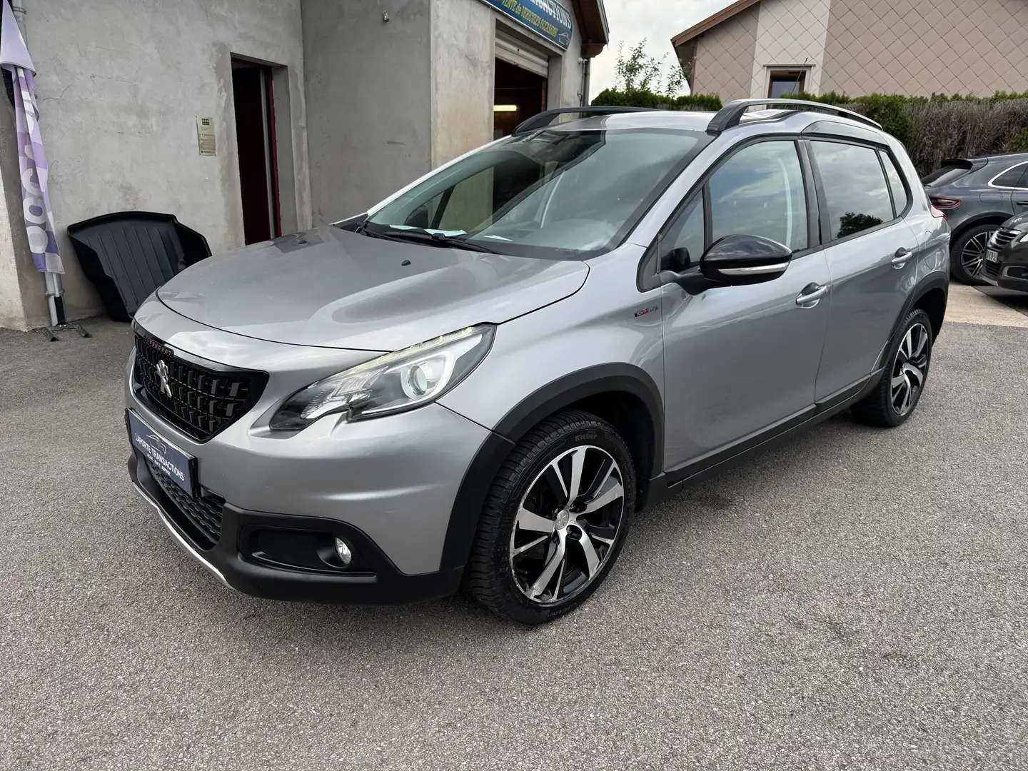 Peugeot 2008 1.6 BLUEHDI 120CH GT LINE S\u0026S GRIP CONTROL Gris - 1