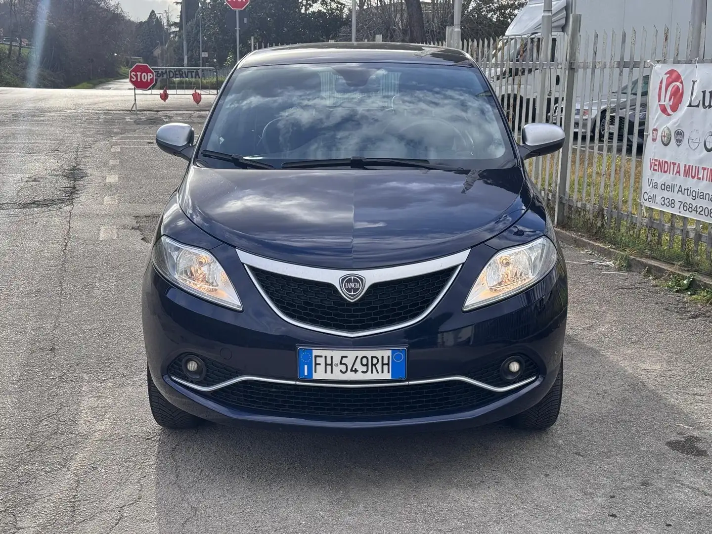 Lancia Ypsilon Ypsilon 0.9 t.air Gold ecochic metano 80cv Blau - 2