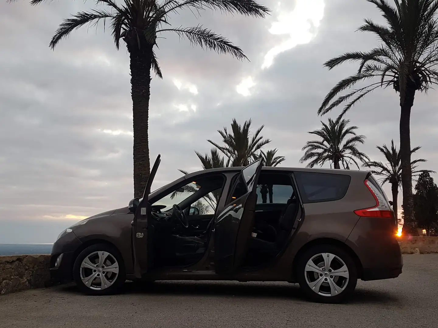 Renault Grand Scenic Grand Scénic 1.6dCi Dynamique En. 7pl. 130S Marrón - 1