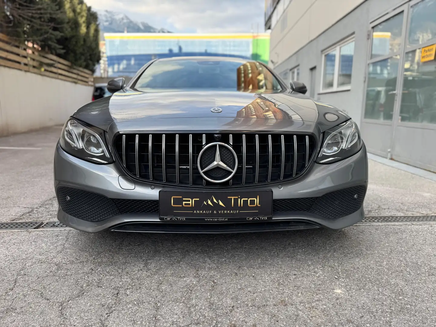 Mercedes-Benz E 220 E 220 d Avantgarde Grau - 2