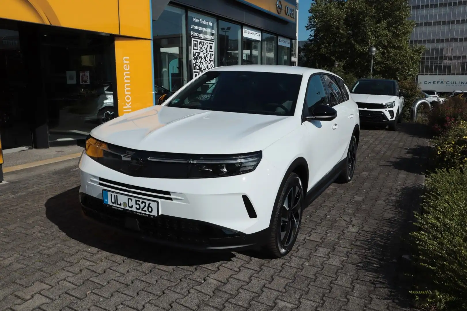 Opel Grandland X Grandland 1.2T eDTC6 MHEV Edition, Navi, Kamera Weiß - 2