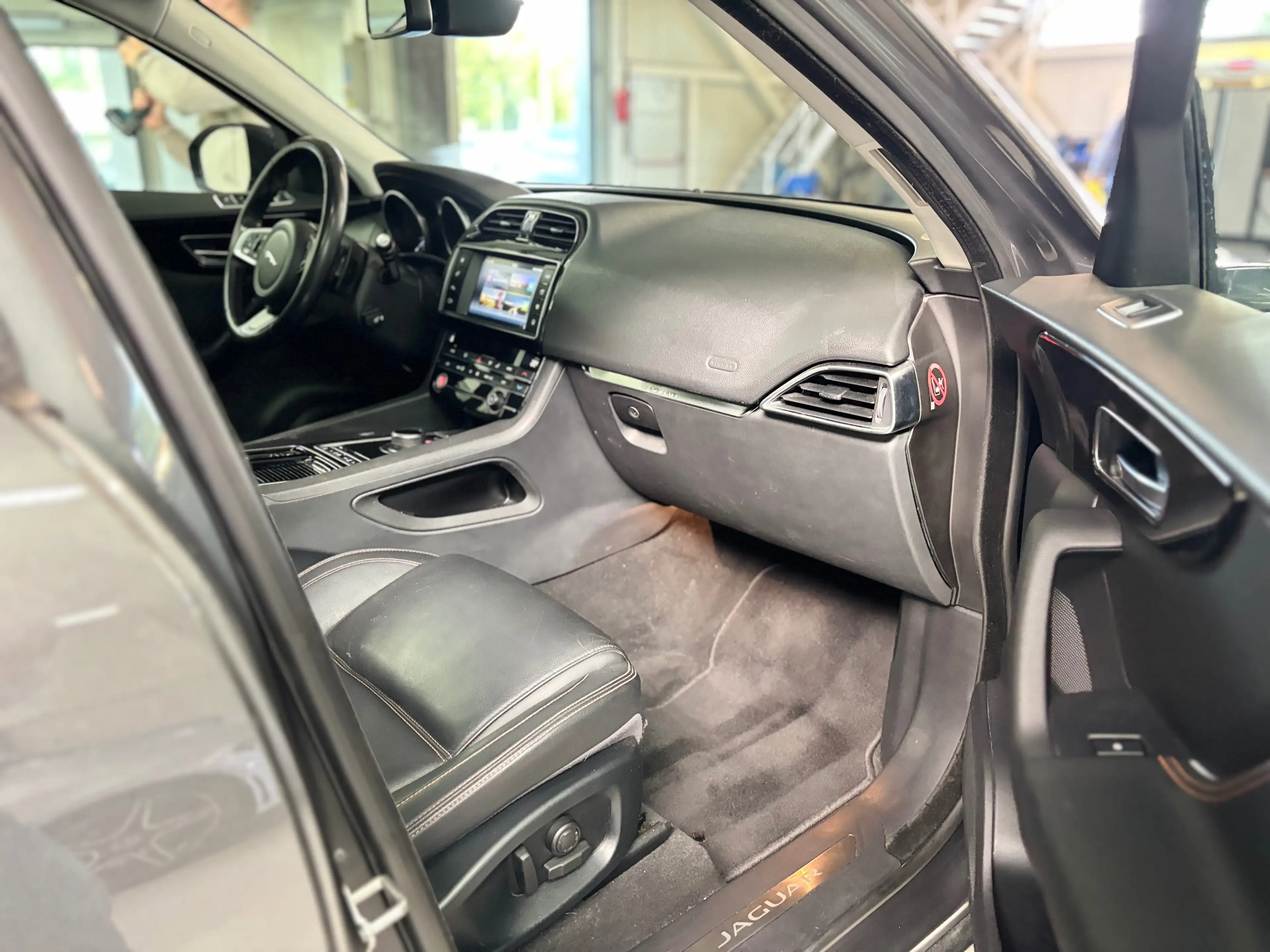 Jaguar F-Pace Jaguar F-PACE 20d AWD Prestige | Automaat | Leder | Navi | Camera | Xenon | 180 PK — photo 4