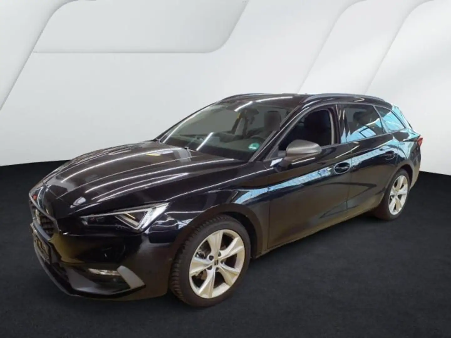 SEAT Leon Sportstourer 1.5 eTSI DSG FR MATRIX NAVI+ Schwarz - 2