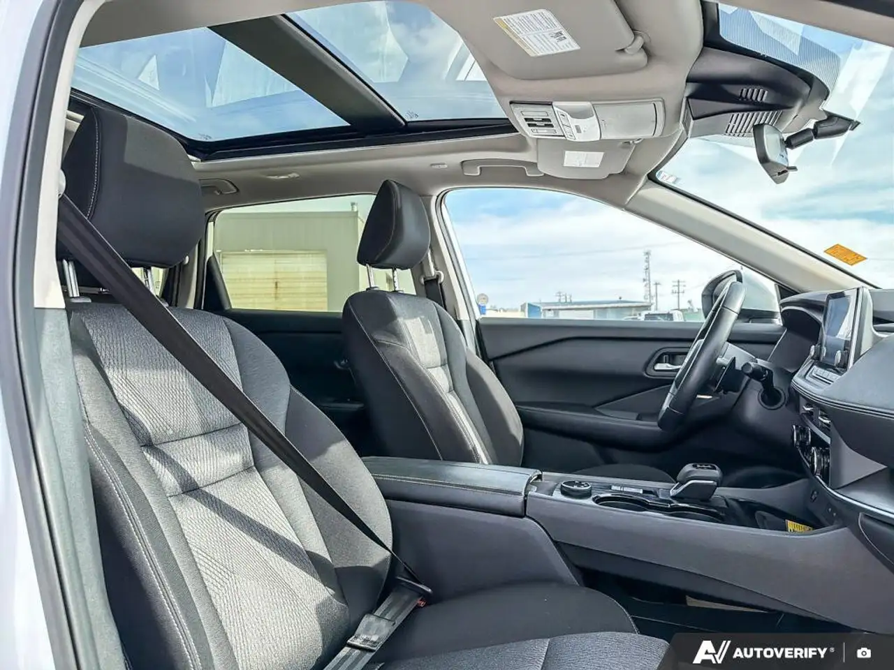 Nissan Rogue снимка Nissan Rogue
