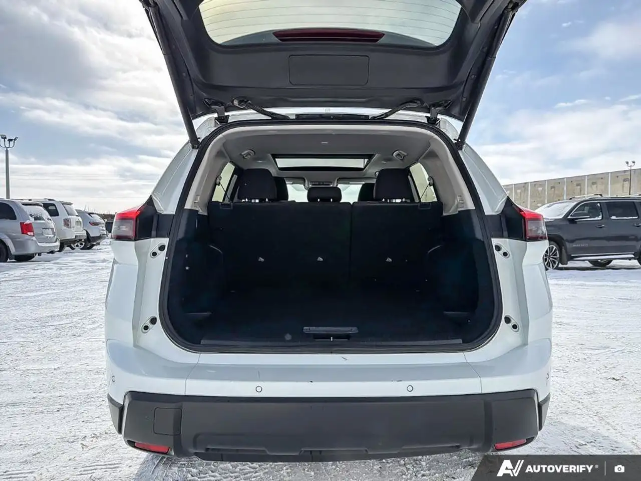 Nissan Rogue снимка Nissan Rogue