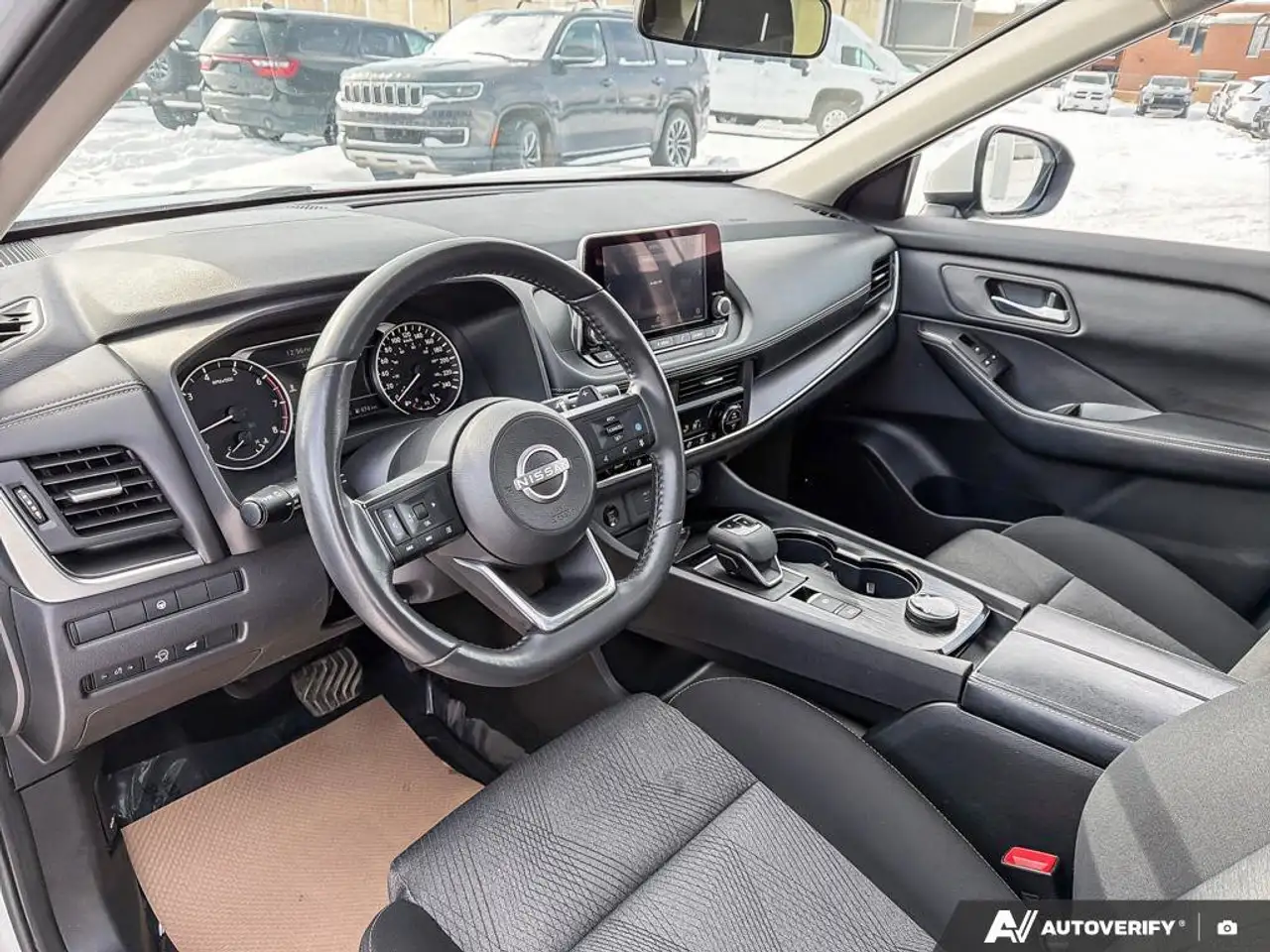 Nissan Rogue снимка Nissan Rogue
