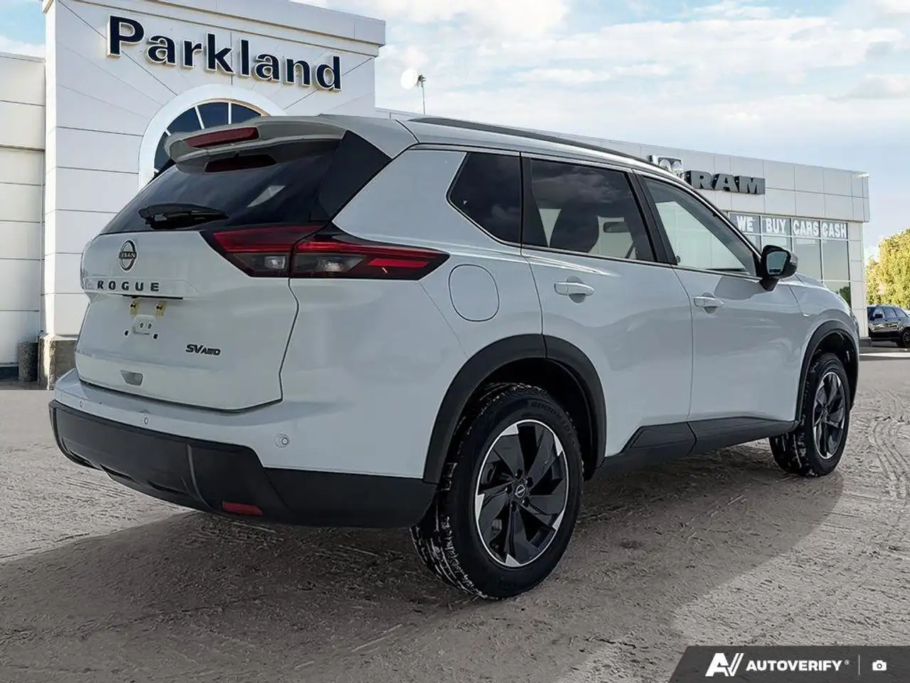 Nissan Rogue снимка Nissan Rogue
