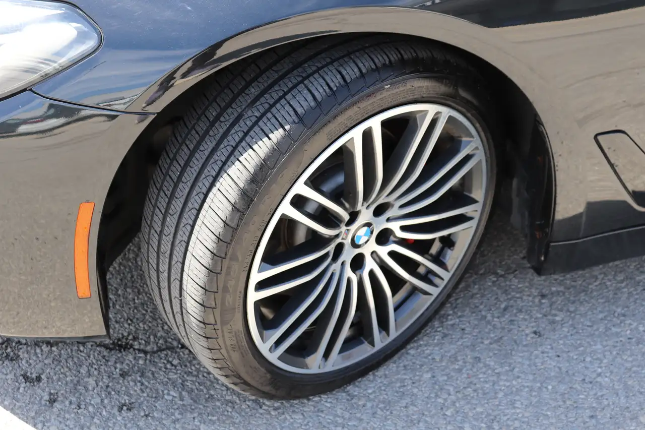 BMW 5 Series снимка BMW 5 Series