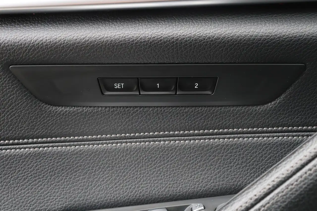 BMW 5 Series снимка BMW 5 Series
