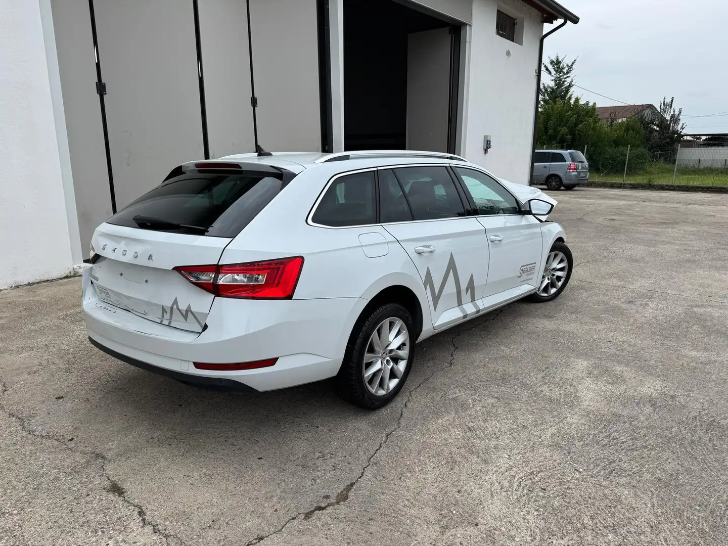 Skoda Superb Wagon 2.0 tdi evo Sportline 150cv dsg INCIDENTATA Bianco - 1