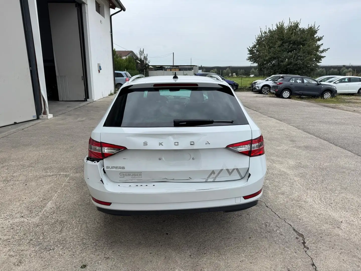 Skoda Superb Wagon 2.0 tdi evo Sportline 150cv dsg INCIDENTATA Bianco - 2