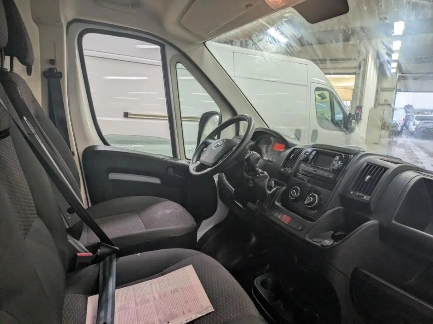 Opel Movano 2.2 BlueHDi L3H2 2WD VA S&S Weiß - 2