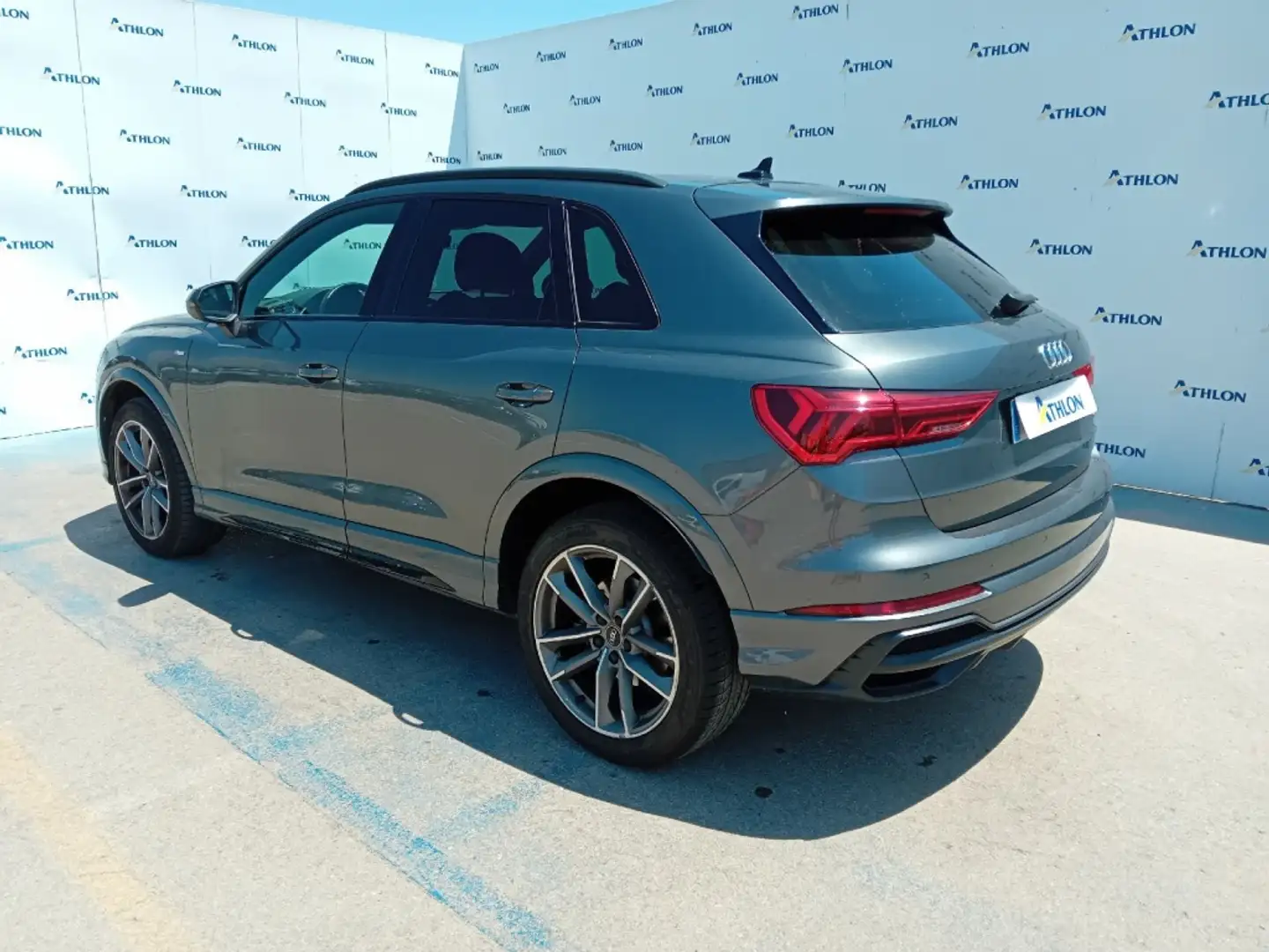 Audi Q3 40 TFSI Black line quattro S tronic Gris - 2