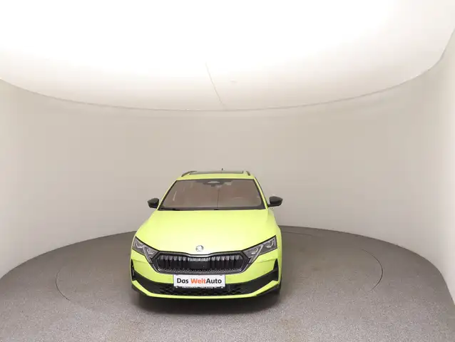 Skoda Octavia view 3