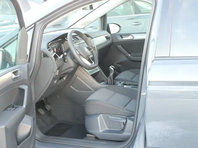Volkswagen Touran view 6