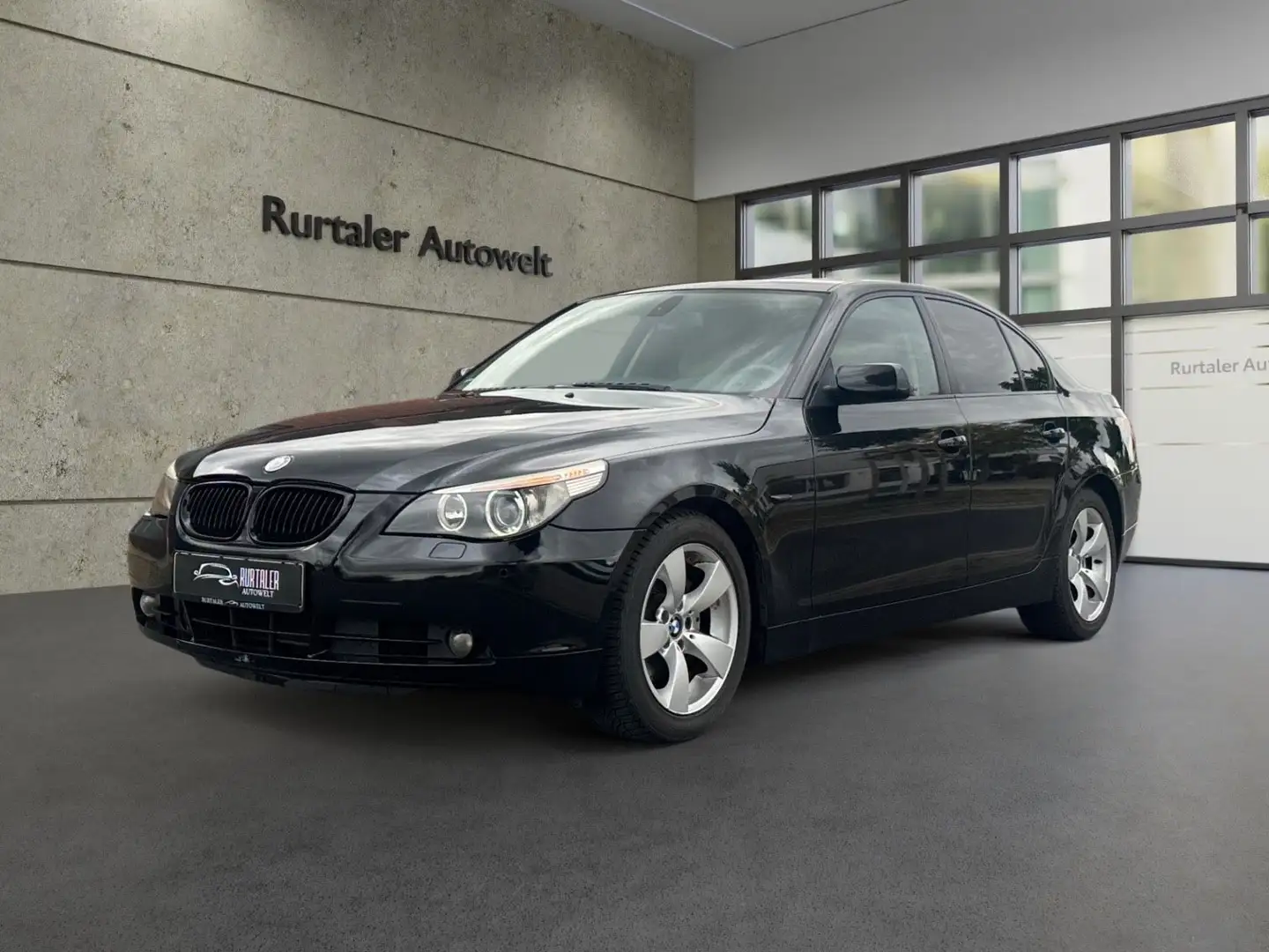 BMW 530 Baureihe 5 Lim. 530i *SHZ*SB*NAVI*LEDER*TÜV* Noir - 1