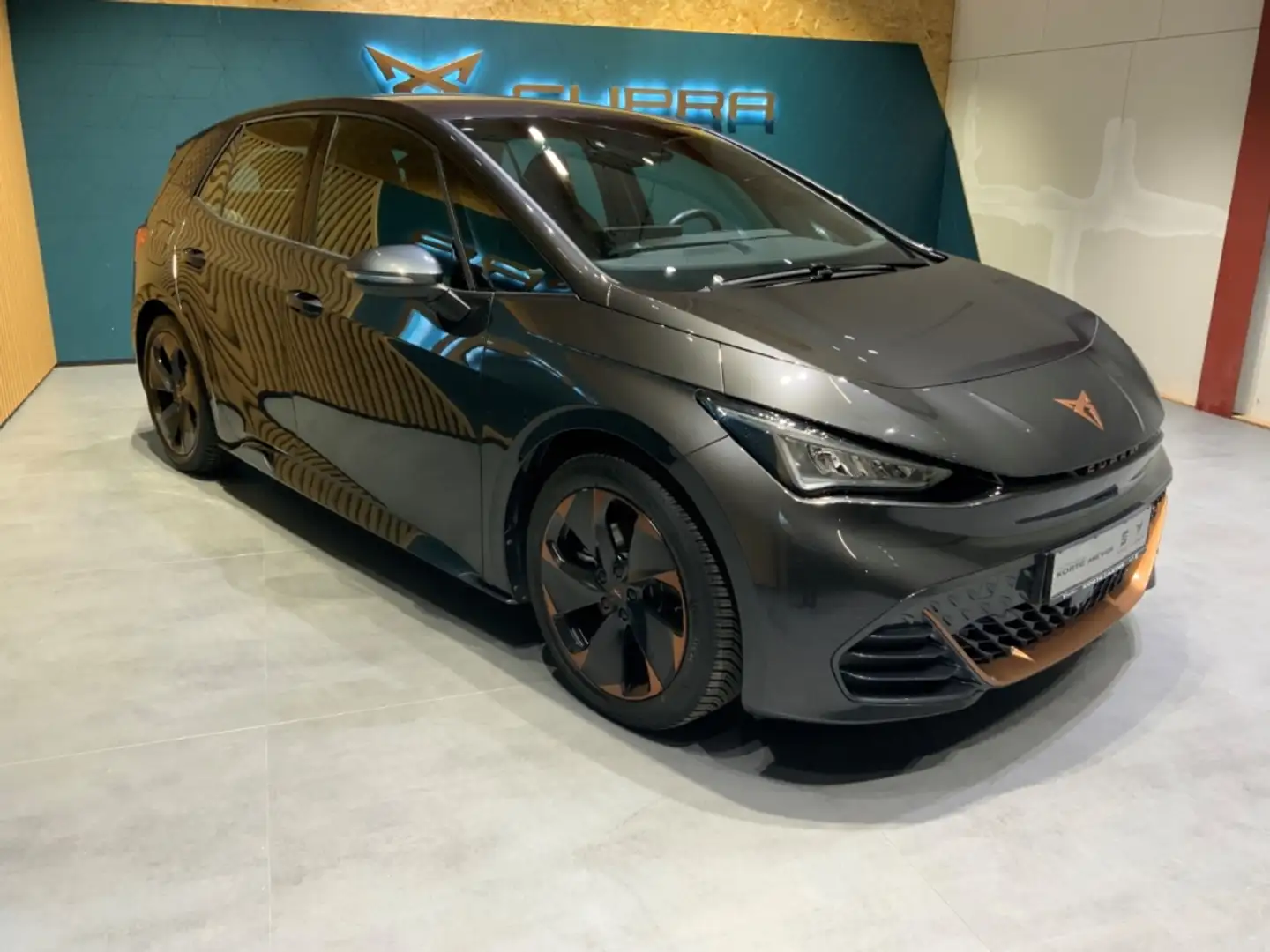 CUPRA Born 150kW 62kWh+ACC+Navi +DAB+Sitzhzg Grau - 2