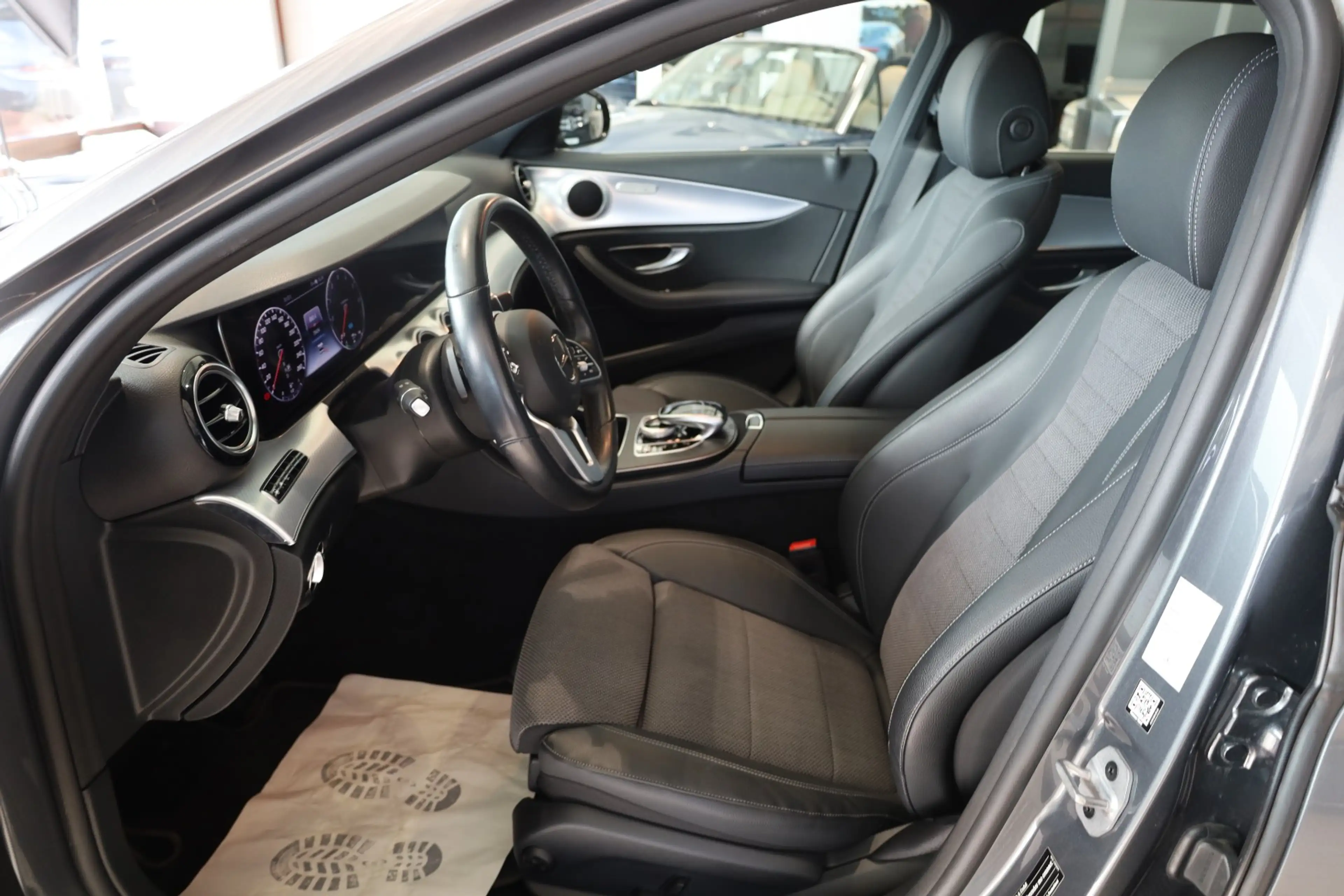Mercedes-Benz E 300 de Avantgarde *AHK*NAVI*Schiebedach — photo 14