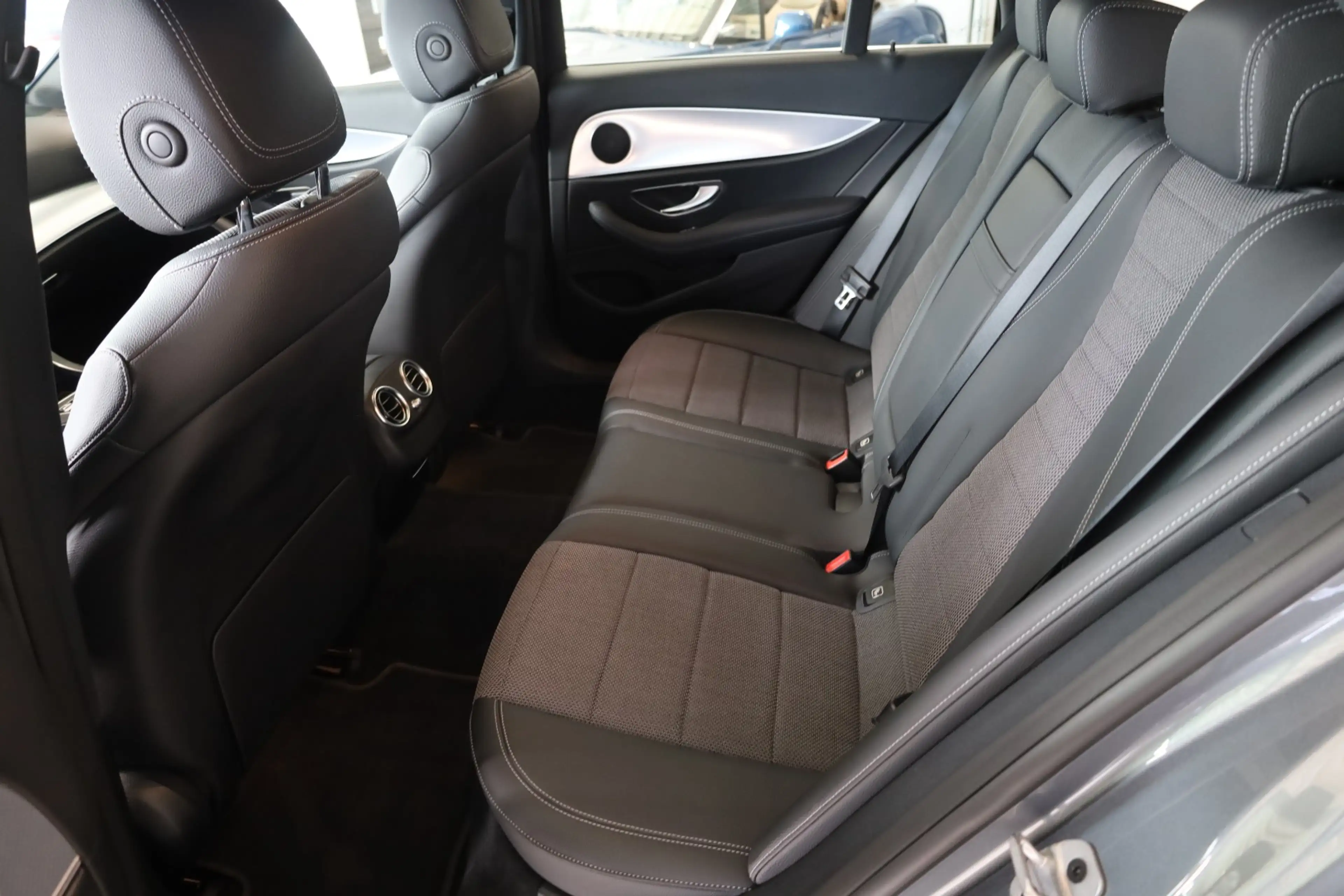 Mercedes-Benz E 300 de Avantgarde *AHK*NAVI*Schiebedach — photo 13