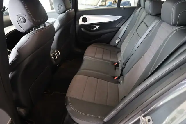 Mercedes-Benz 300 view 13