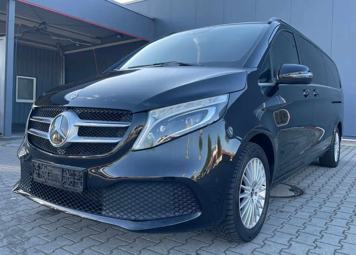 Mercedes-Benz V 250 d AVANTGARDE *EXTRALANG*LEDER*8 Sitze*LED Zwart - 1