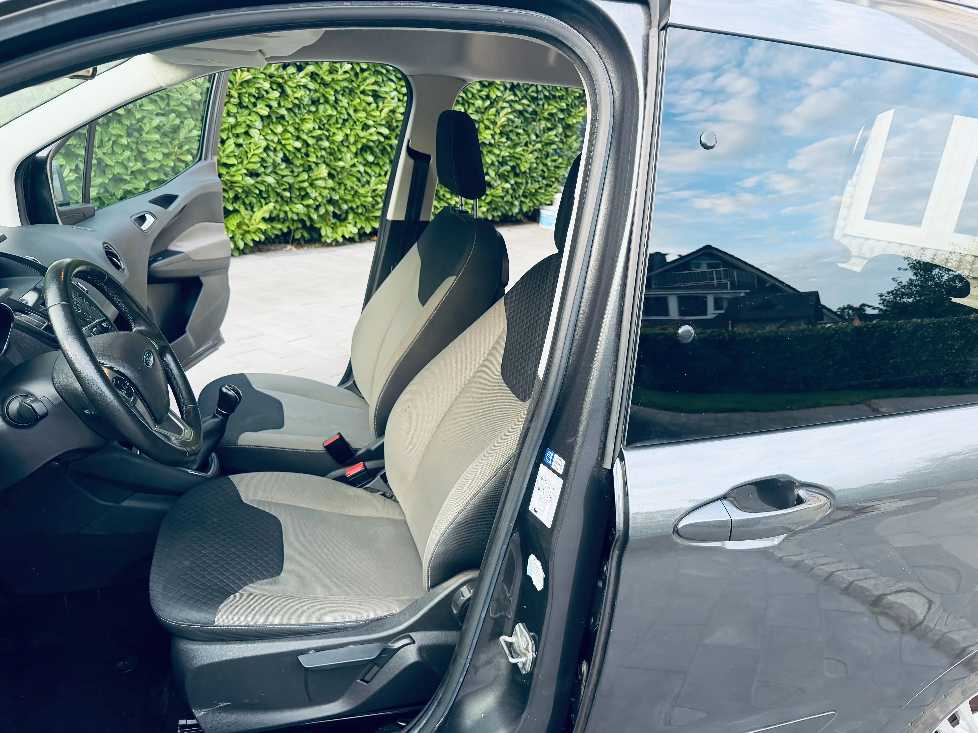 Ford Tourneo Courier Titanium — photo 7