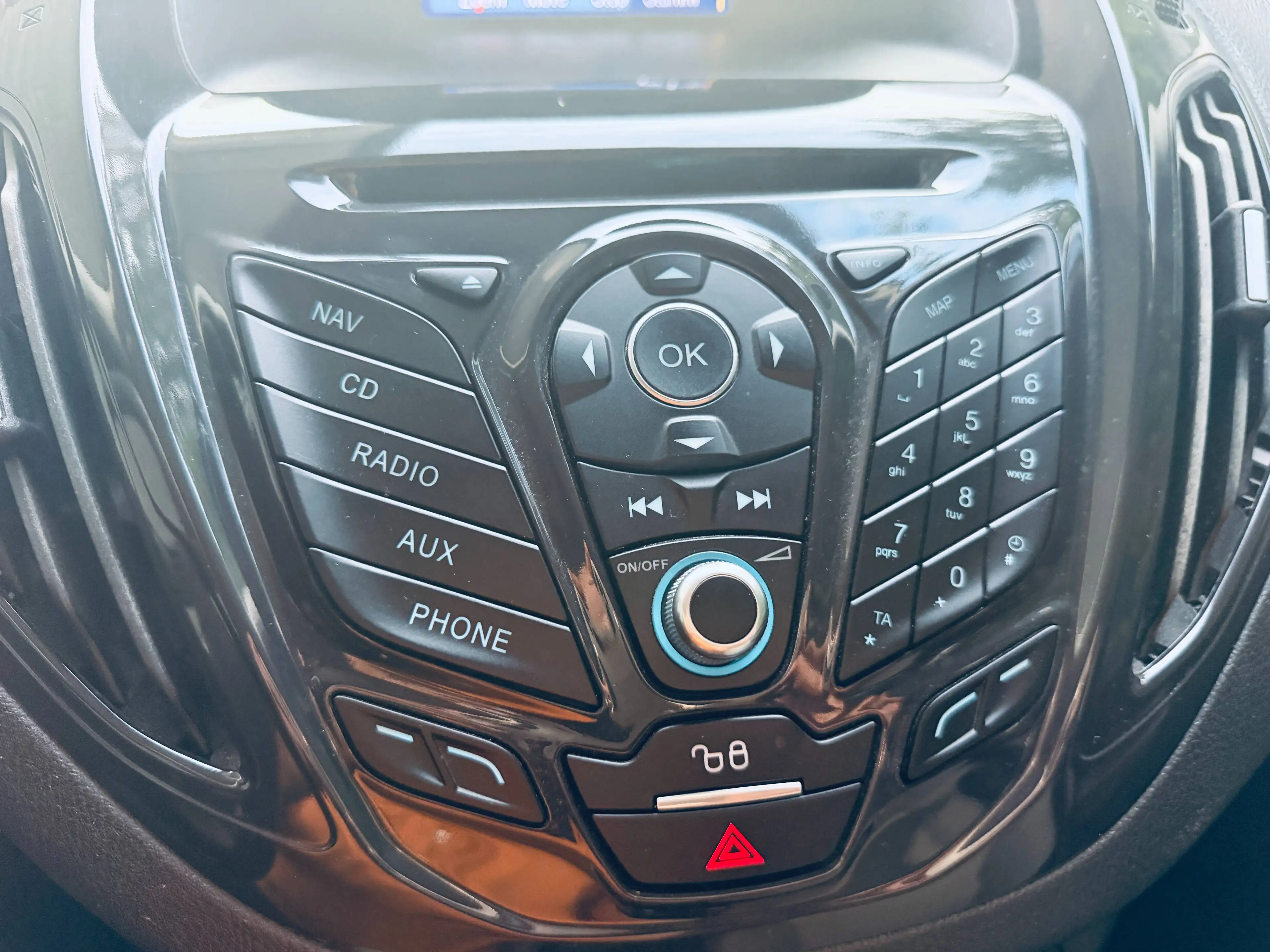 Ford Tourneo Courier Titanium — photo 13