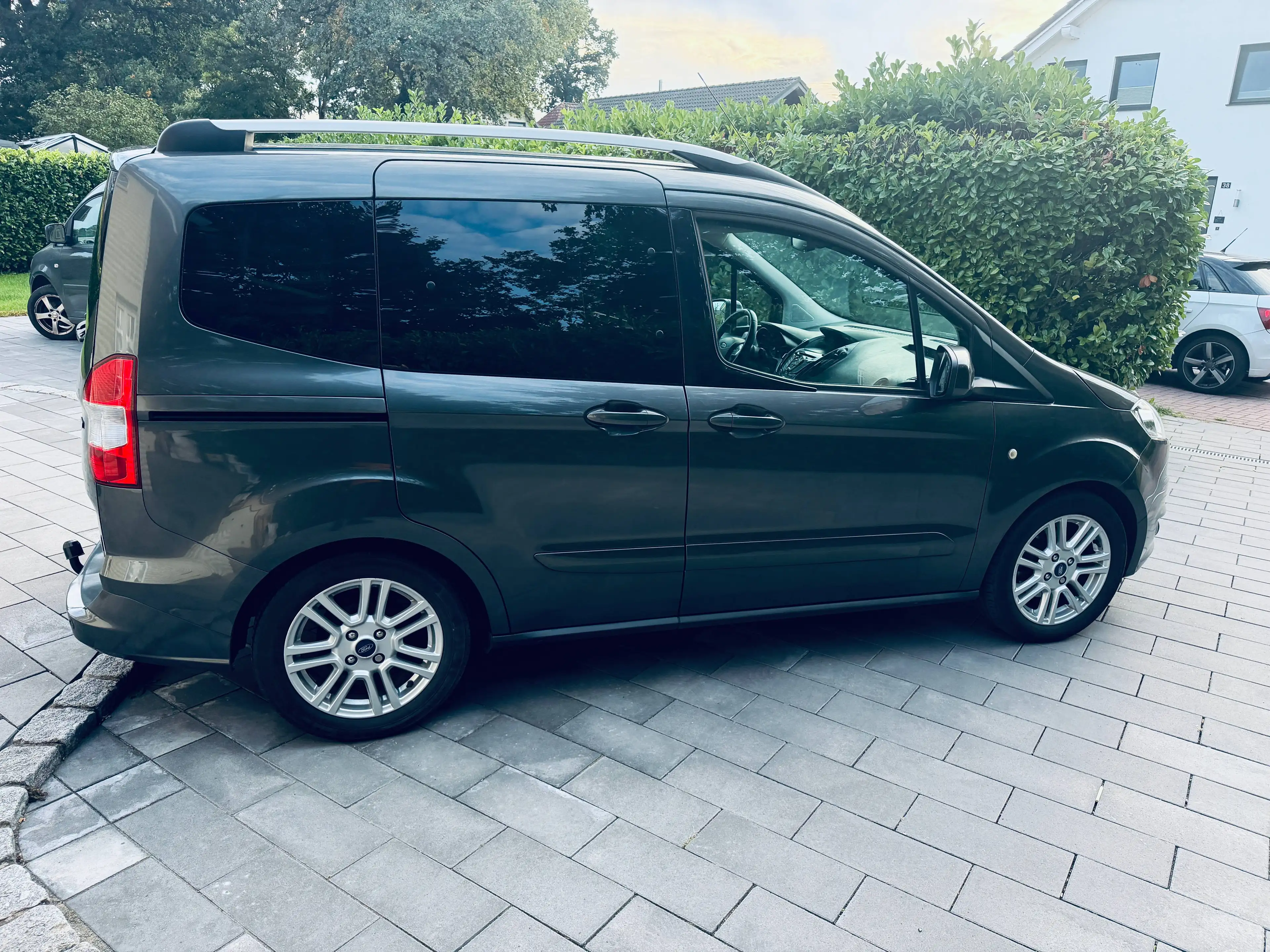 Ford Tourneo Courier Titanium — photo 2