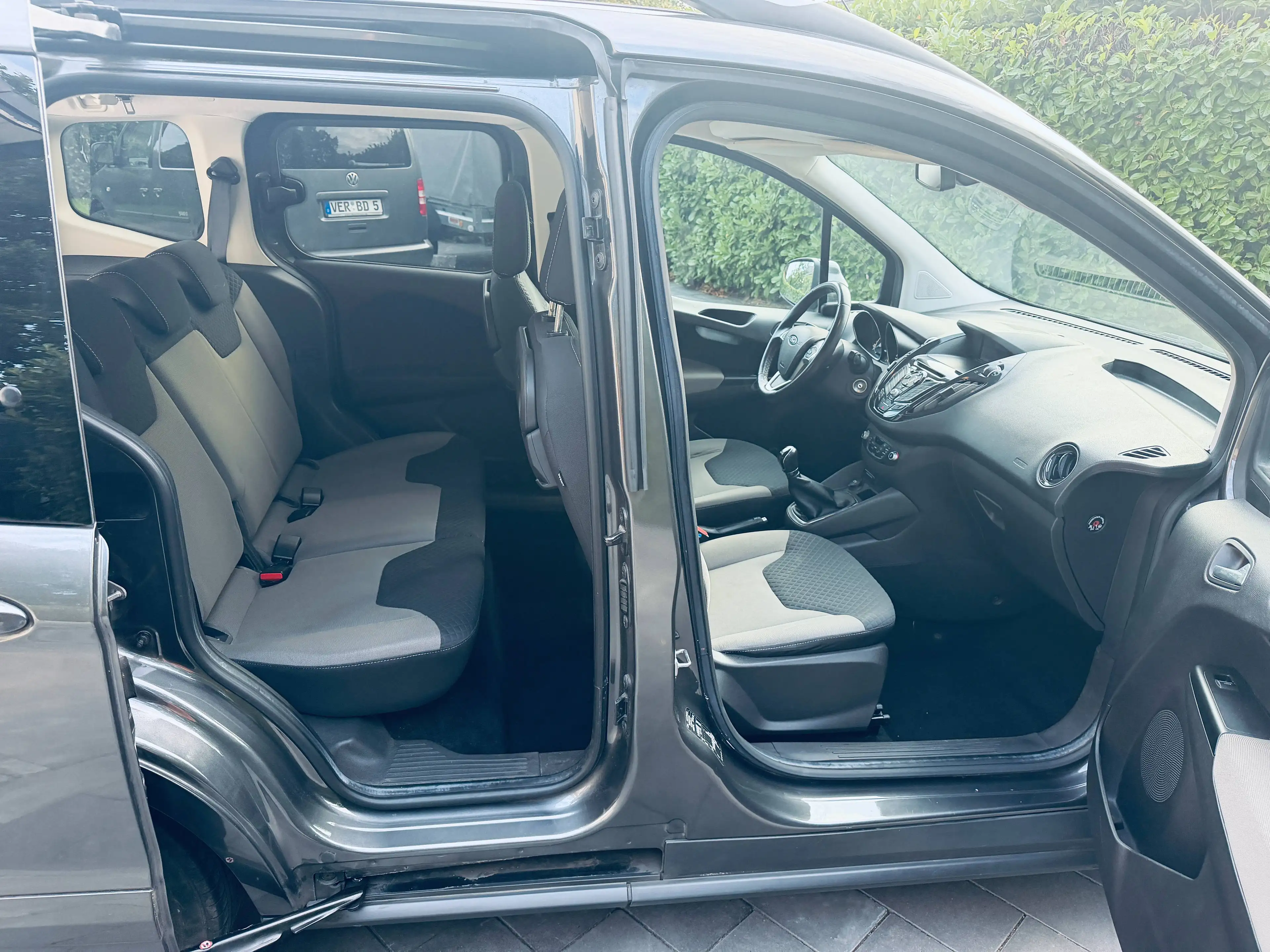 Ford Tourneo Courier Titanium — photo 6