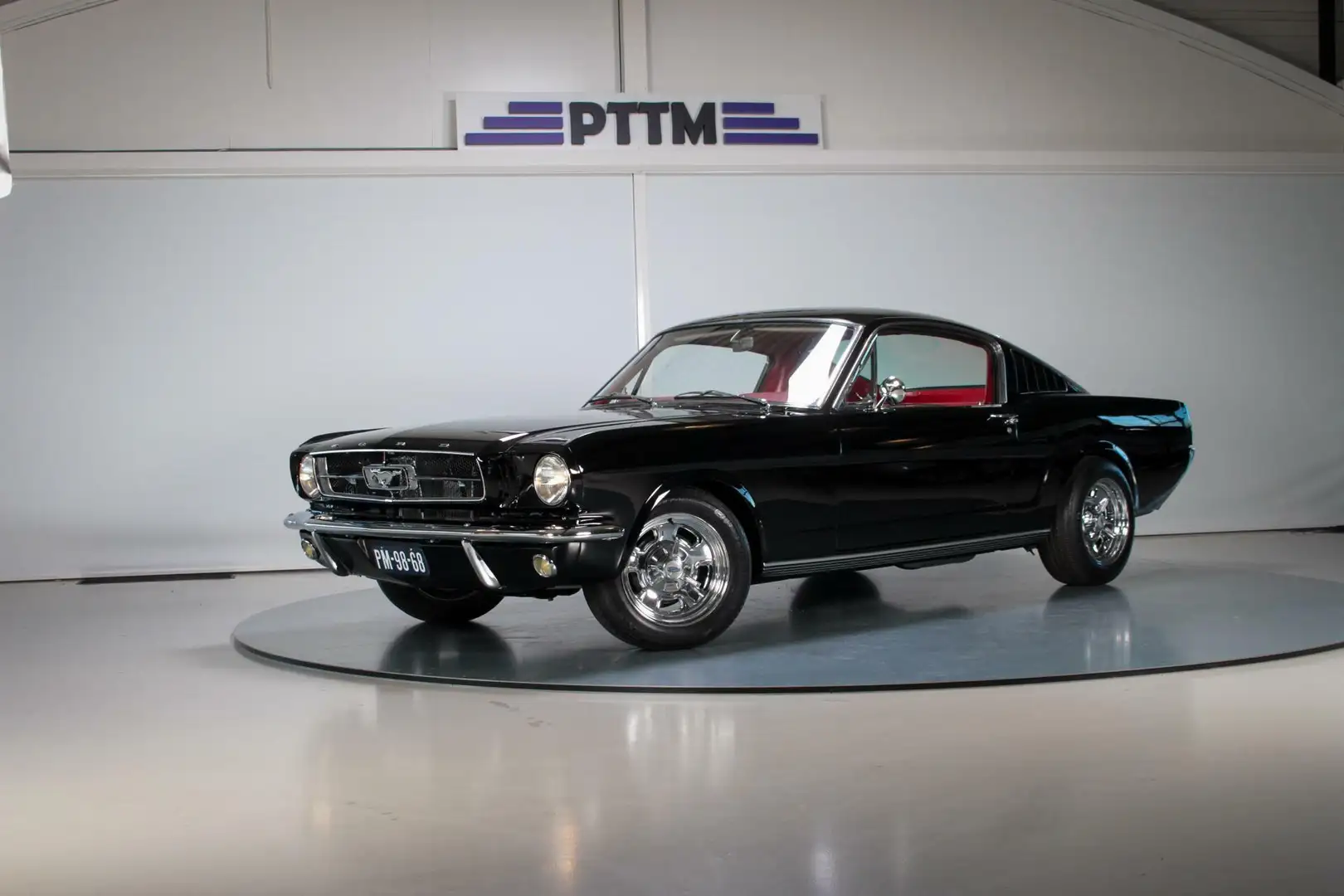 Ford Mustang USA Fastback Noir - 1