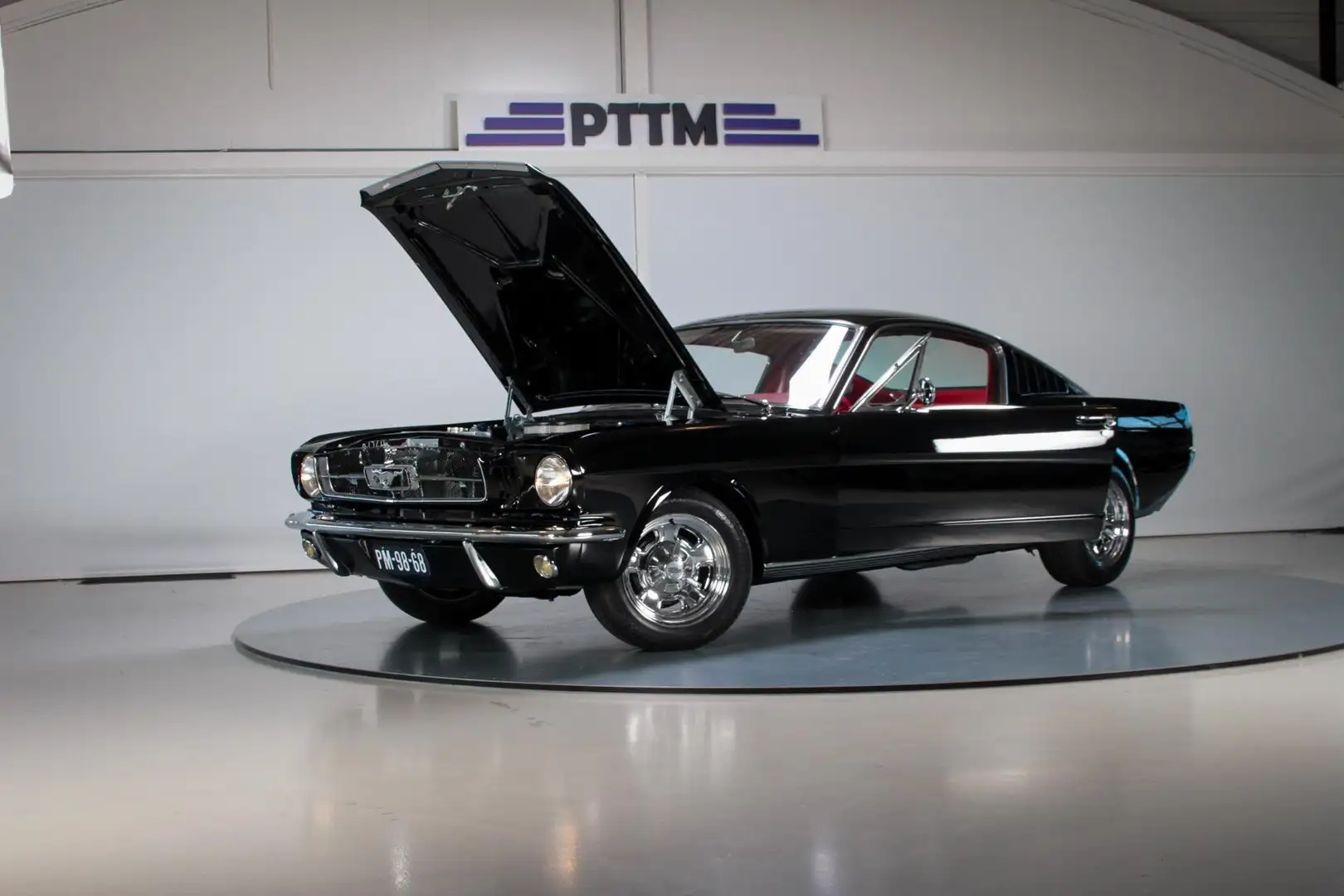 Ford Mustang USA Fastback Noir - 2