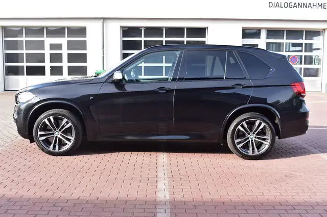 BMW X5 view 3