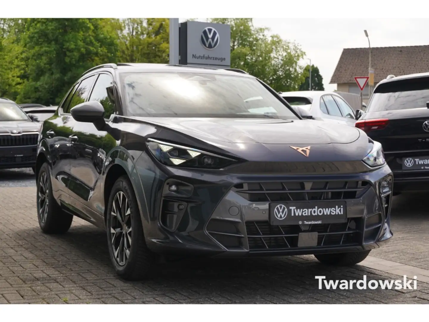 CUPRA Terramar 1.5 eTSI PANO AHK HUD ACC  APP SHZ Grijs - 1