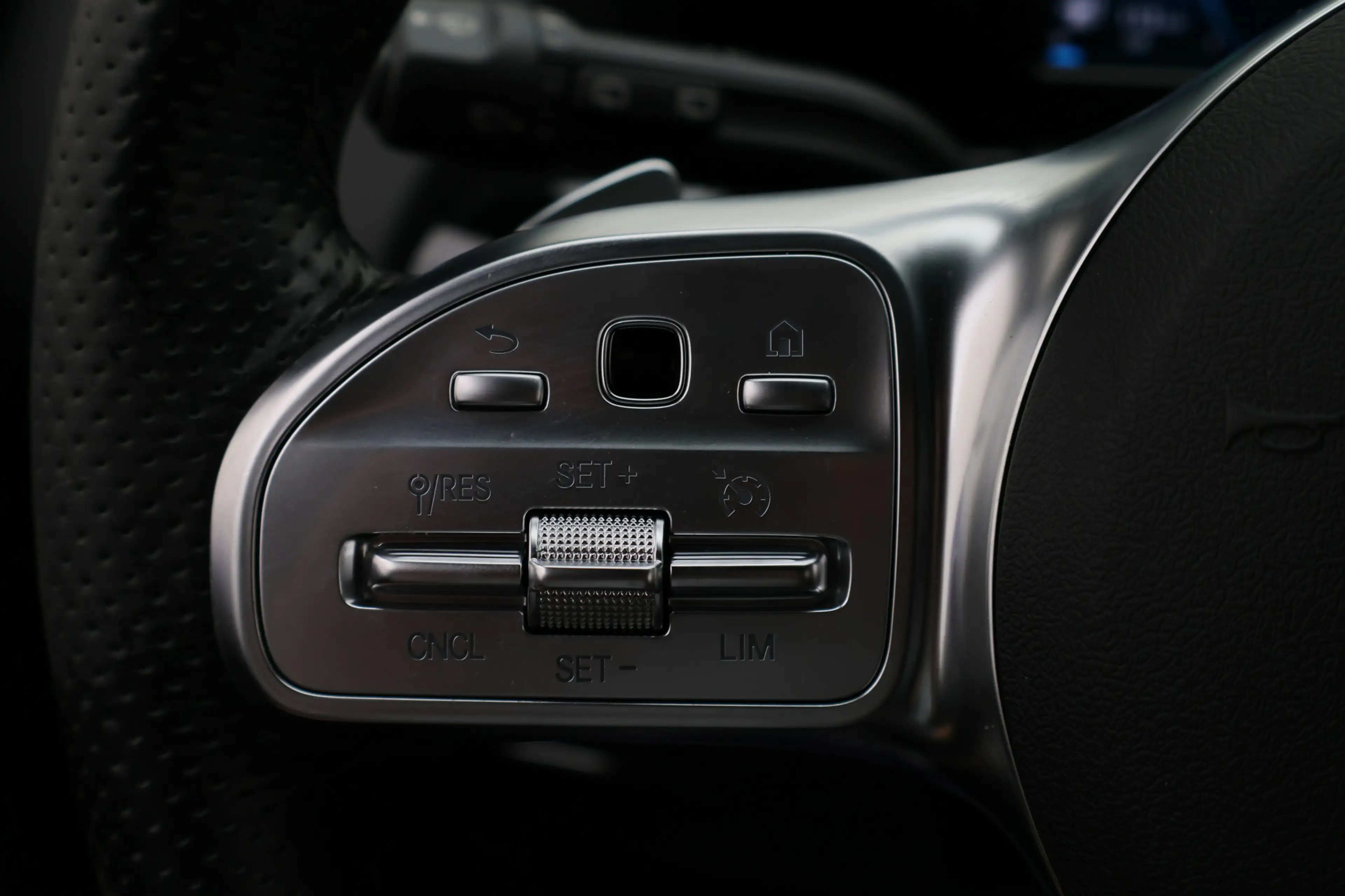 Mercedes-Benz B 250 e Business Line Camera, Cruise, Apple Carplay, LED — photo 35