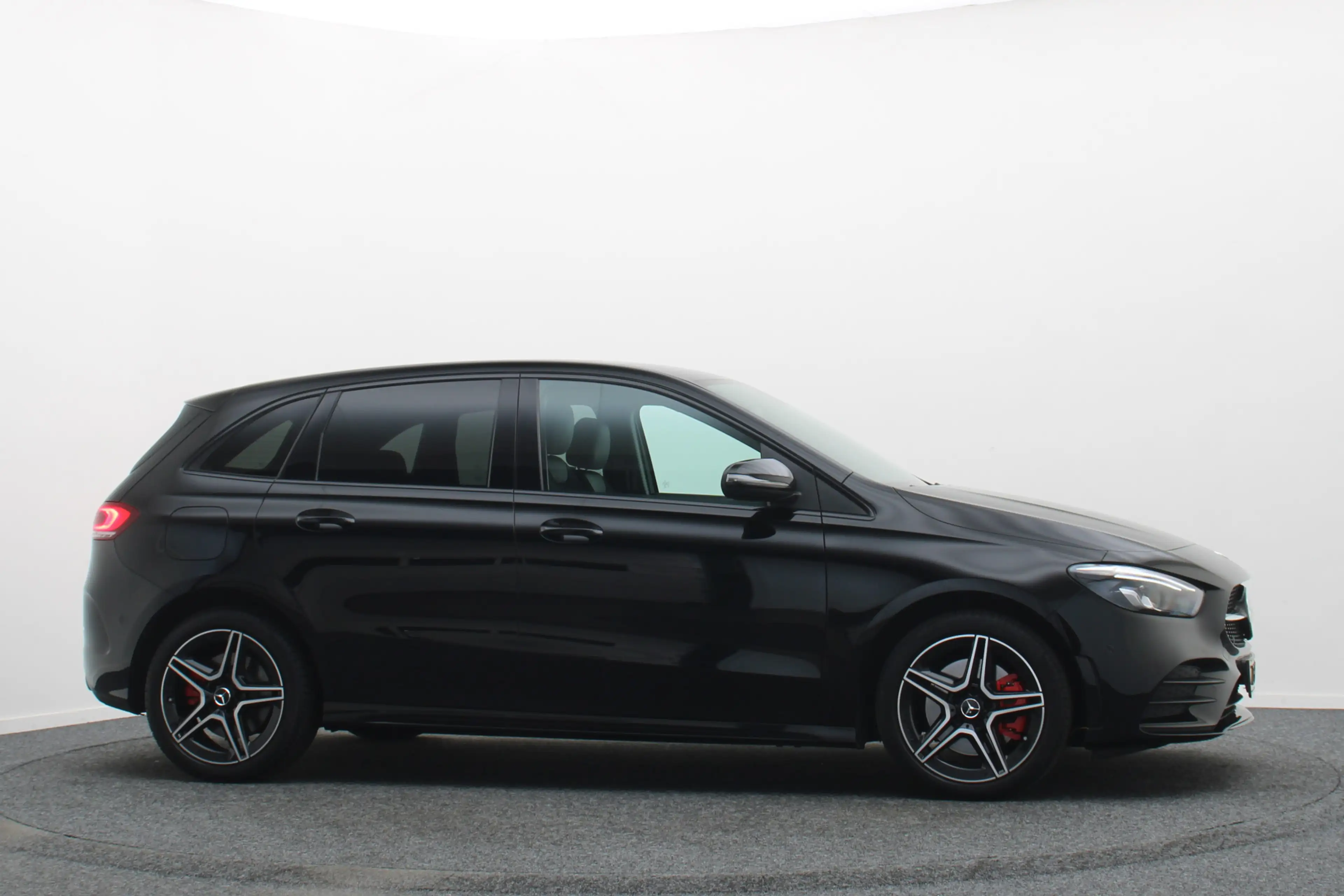 Mercedes-Benz B 250 e Business Line Camera, Cruise, Apple Carplay, LED — photo 22