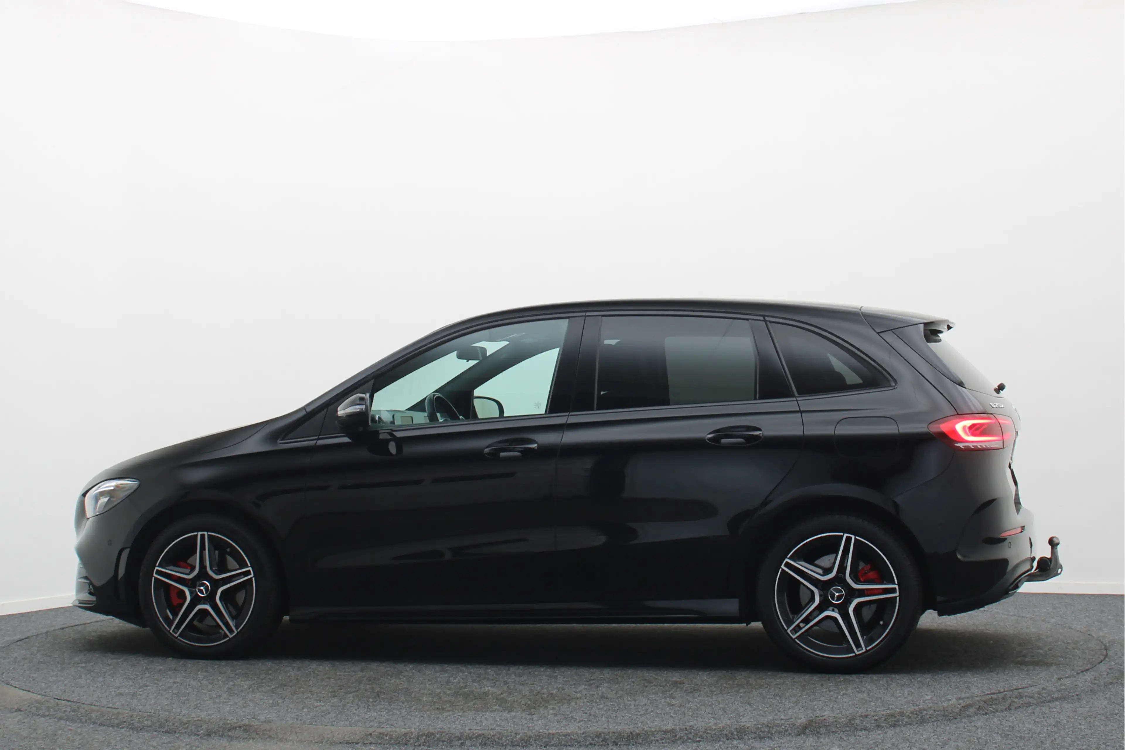 Mercedes-Benz B 250 e Business Line Camera, Cruise, Apple Carplay, LED — photo 18