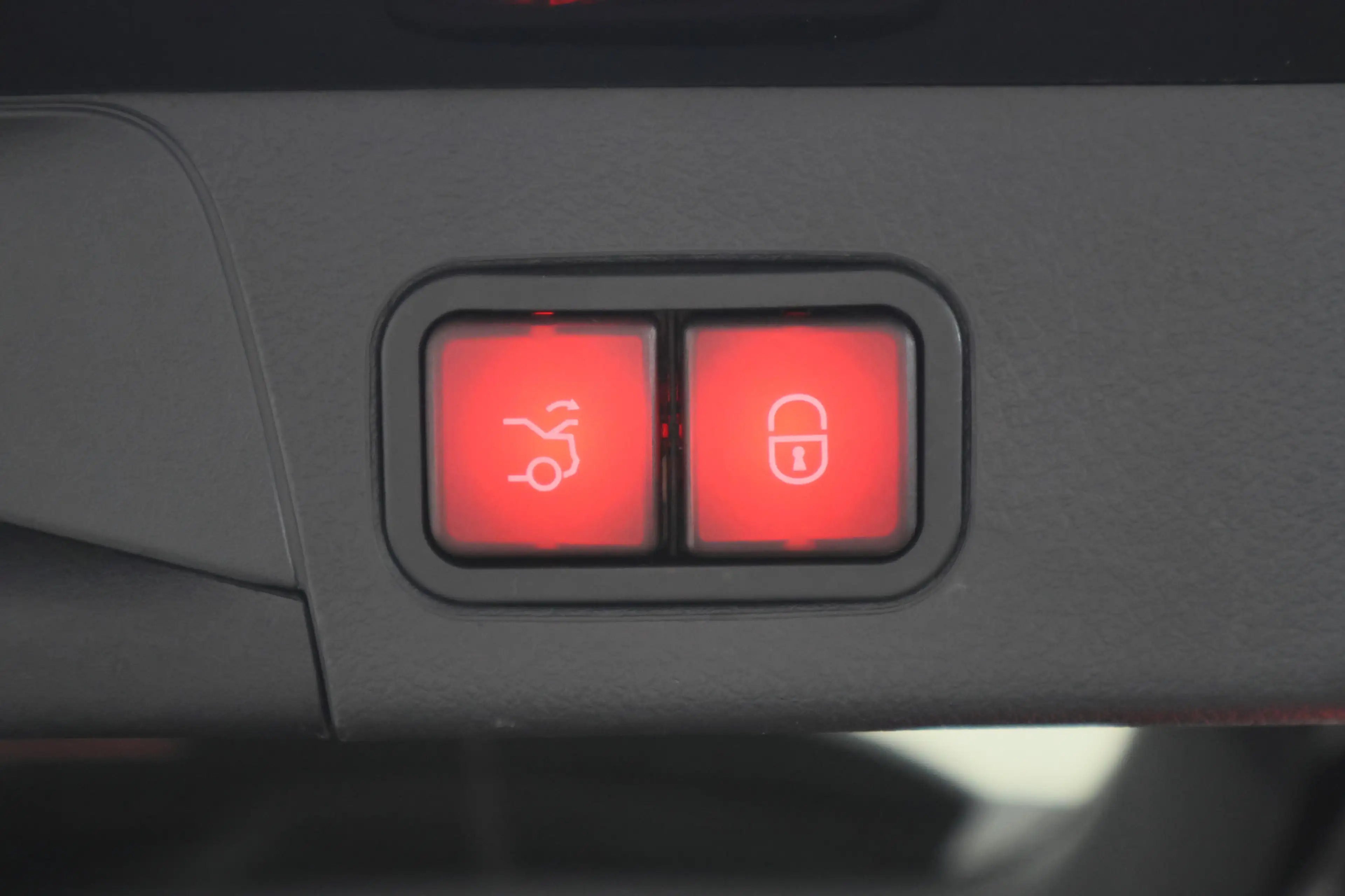 Mercedes-Benz B 250 e Business Line Camera, Cruise, Apple Carplay, LED — photo 14
