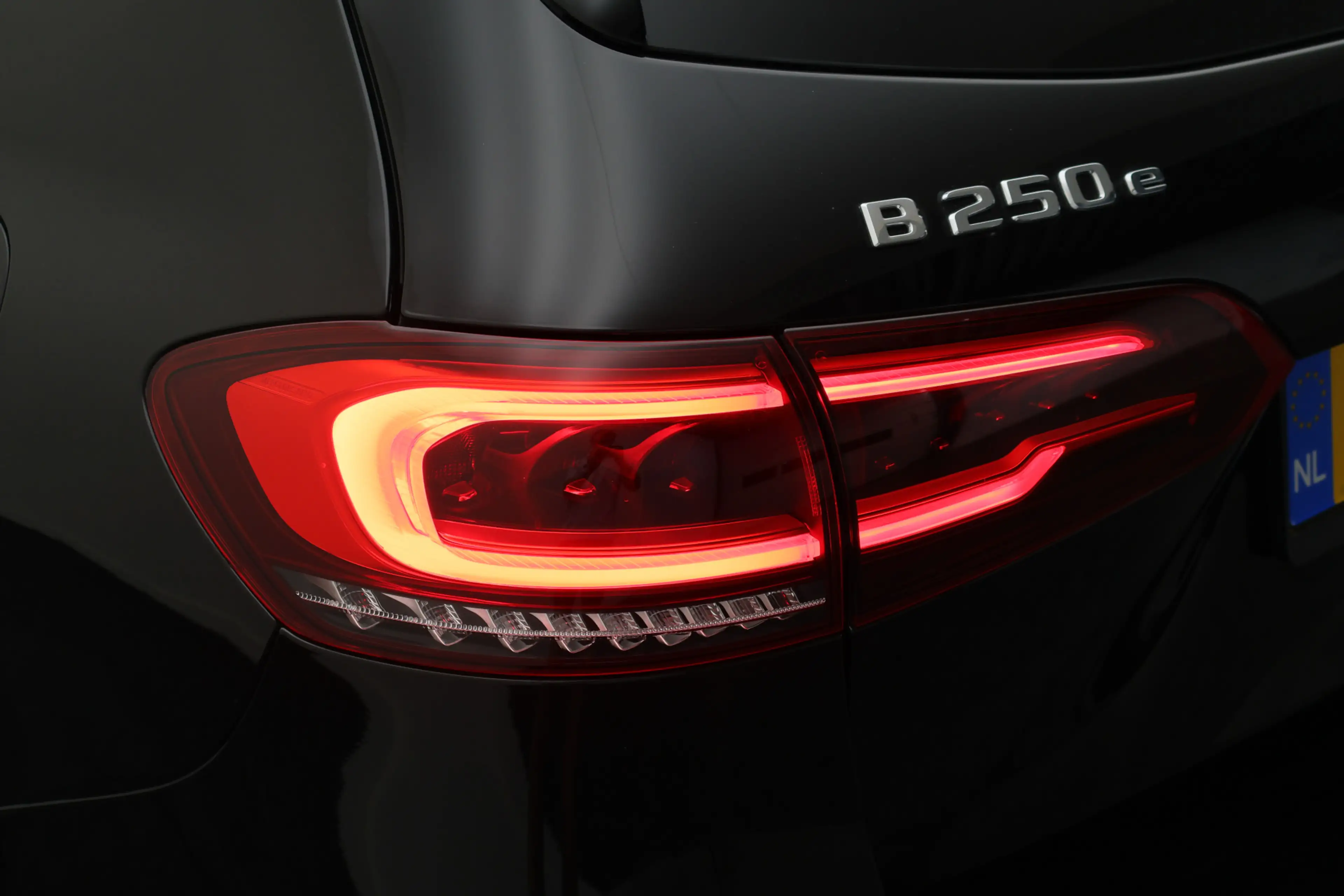 Mercedes-Benz B 250 e Business Line Camera, Cruise, Apple Carplay, LED — photo 28