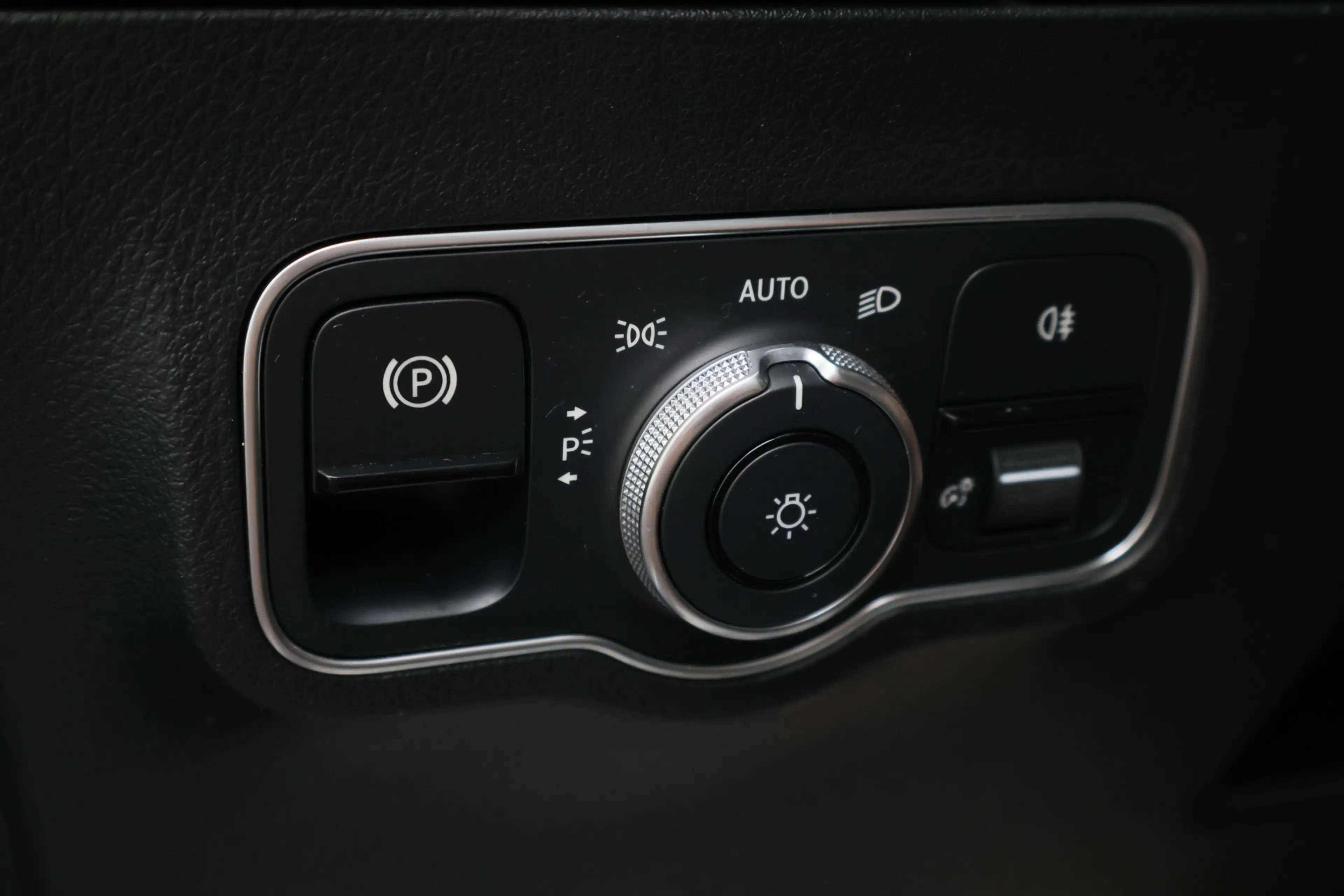 Mercedes-Benz B 250 e Business Line Camera, Cruise, Apple Carplay, LED — photo 32